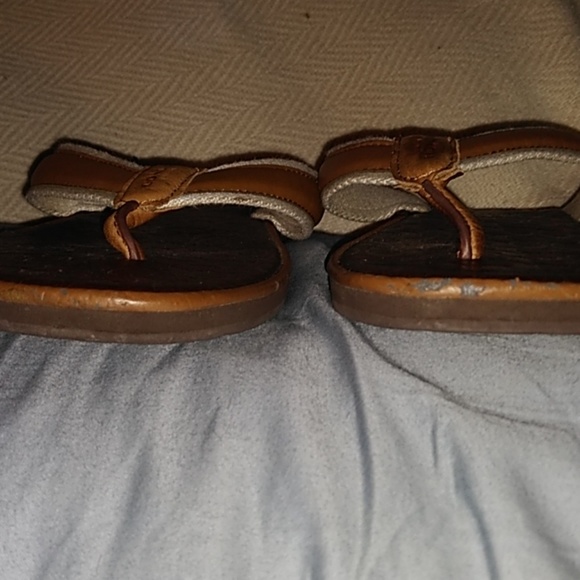 2 pair setCoach mens flip flops - Picture 3 of 8